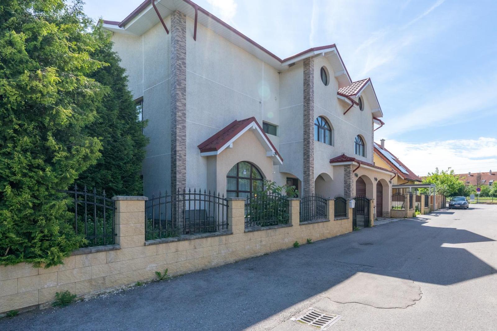 Faraway Aparthotel Near Vienna Airport With Anytime Self Check In Bruck an der Leitha Eksteriør billede